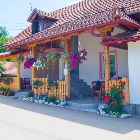 Guesthouse Ella Слуни Экстерьер фото