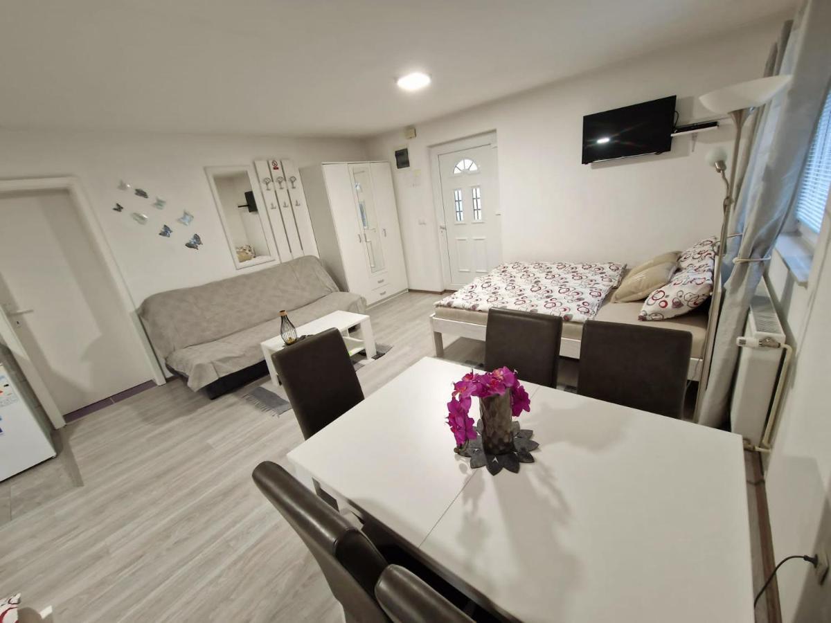 Guesthouse Ella Слуни Экстерьер фото