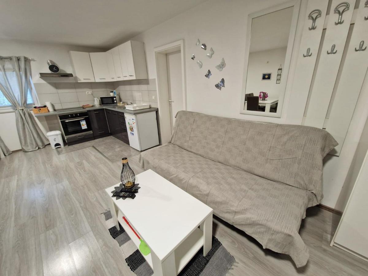 Guesthouse Ella Слуни Экстерьер фото