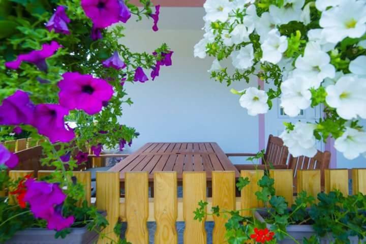 Guesthouse Ella Слуни Экстерьер фото